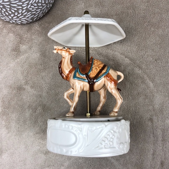 Vintage QuonQuon Evergreen Camel Musical Carousel - Picture 4 of 7